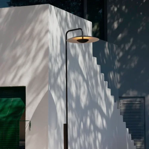 marset_lr_ginger-lamppost-staircase-2_v-800x1200